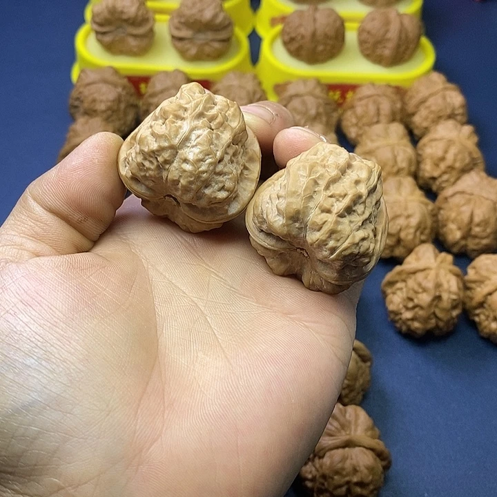 文玩核桃把件蛤蟆白