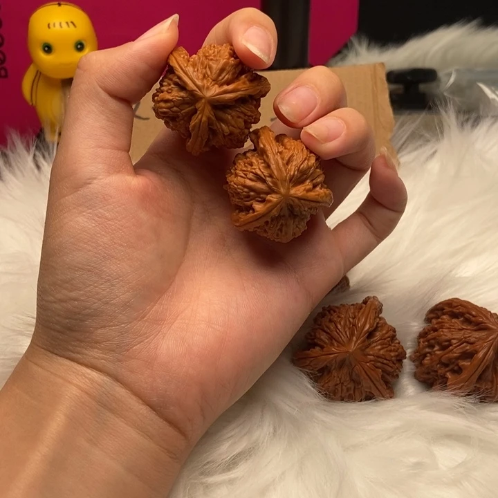 老***猫文玩核桃吊坠白奔