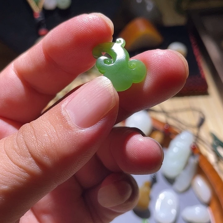 和***光和田玉未镶嵌挂件