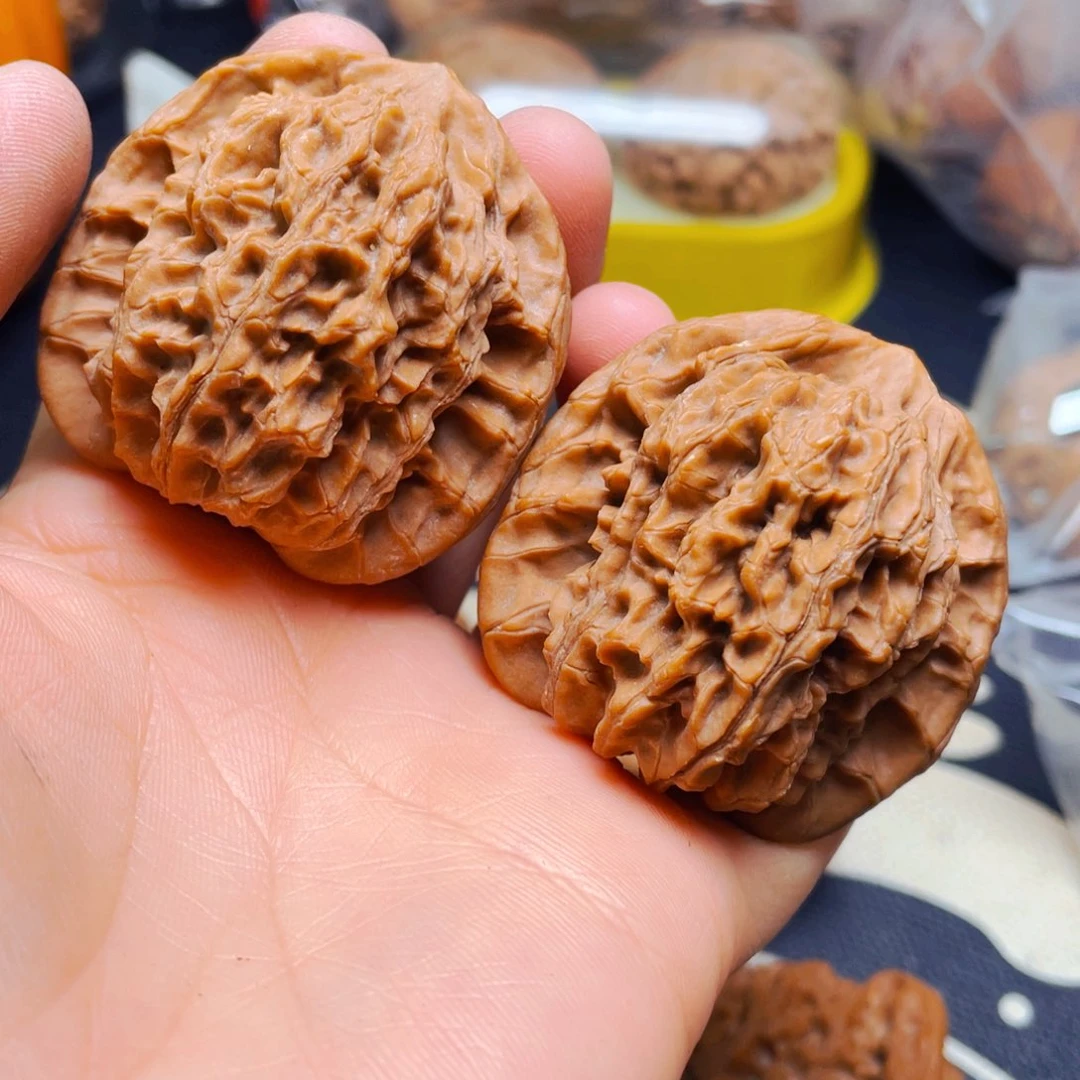 文玩核桃吊坠马老四一对