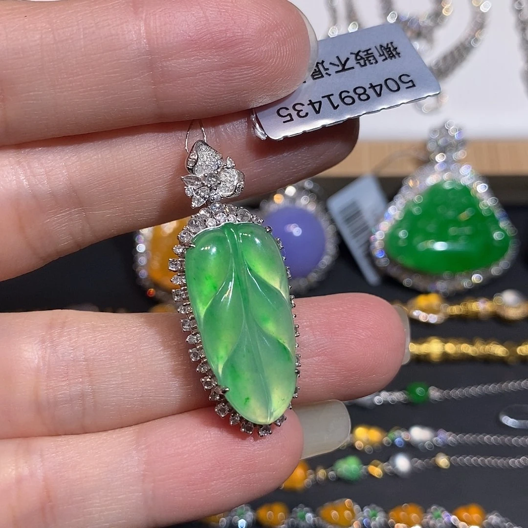 颈饰18K金镶嵌翡翠吊坠18k