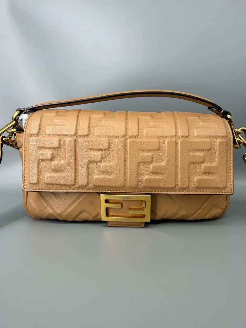 95新 FENDI/芬迪 Fendi芬迪奶茶色法棍包 6230