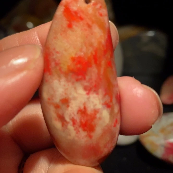 昌化鸡血石品质佳挂件