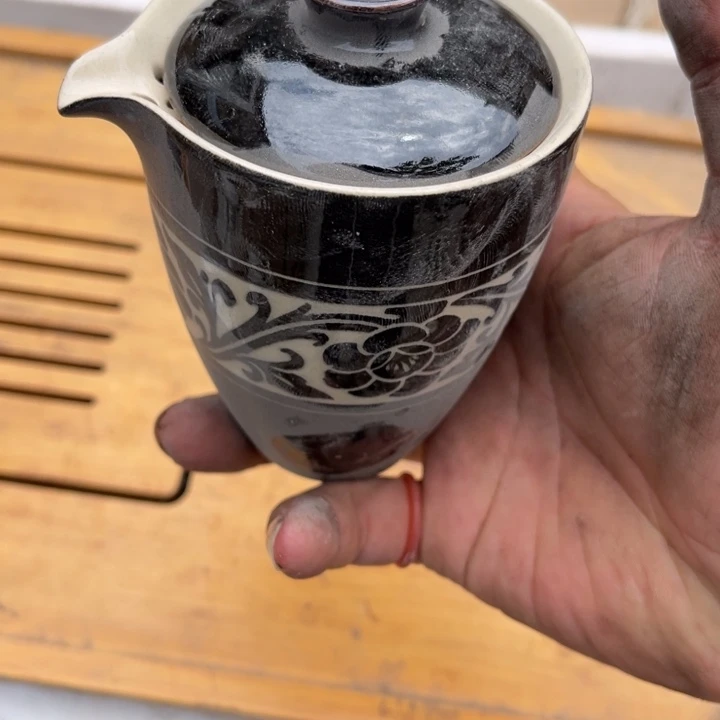 黑刻公道杯带盖子