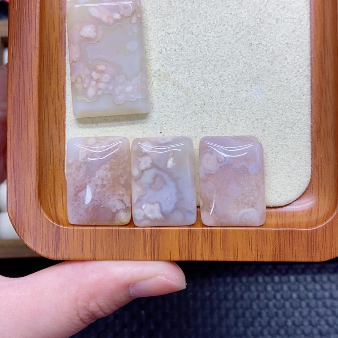 鯪***雩未镶嵌颈饰玛瑙/玉髓