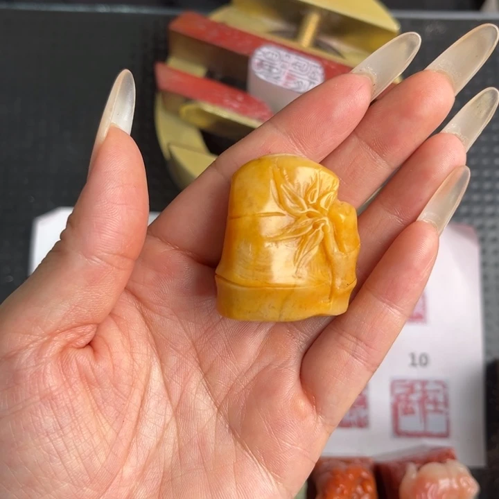 王***6印石巴林石现场纯手工制作工艺精美