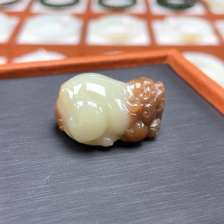 和田玉未镶嵌颈饰新疆且末金山糖白