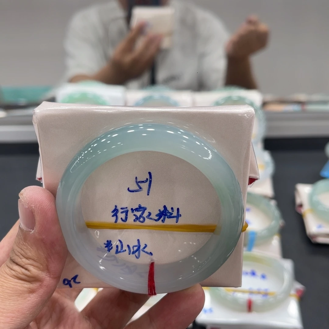 翡翠未镶嵌手镯缅甸翡翠