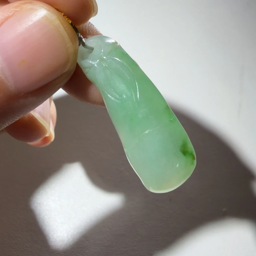 颈饰未镶嵌翡翠好