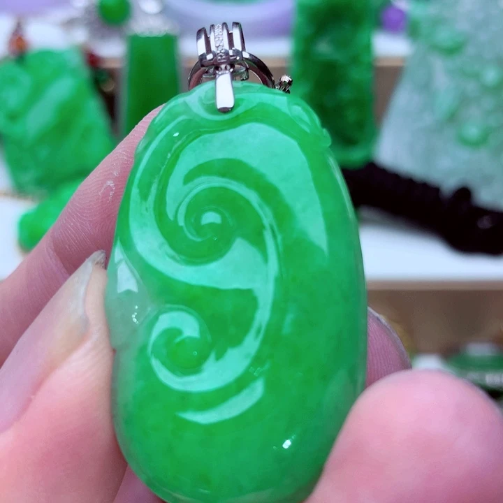 吊坠(不含链)未镶嵌翡翠