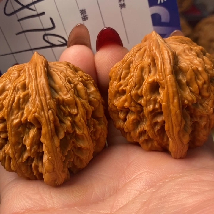 丁***森桃核把件全品粗筋虎