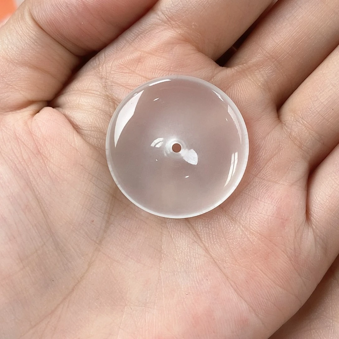 石英质玉未镶嵌颈饰平安扣