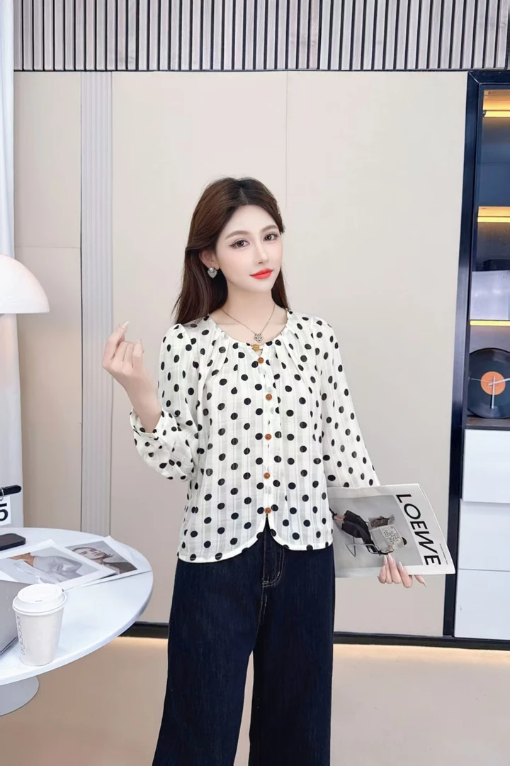 圆领长袖波点衬衫洋气时尚2025秋季新款百搭显瘦宽松气质条纹