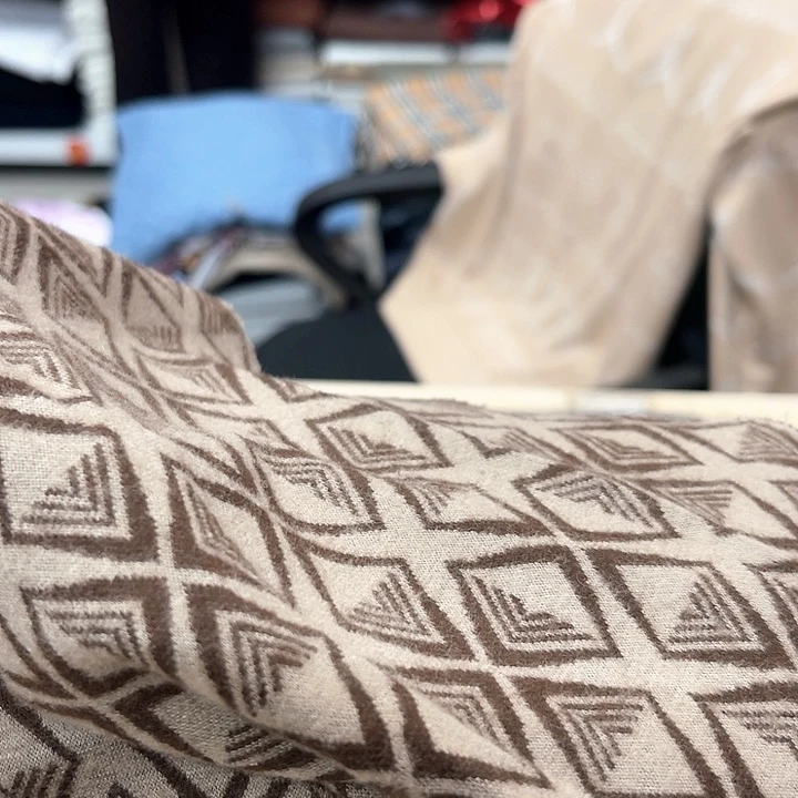 咖啡格子奥羊绒一米121