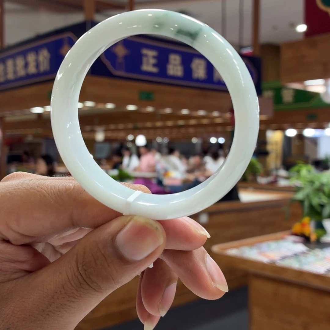 翡翠手镯未镶嵌手镯