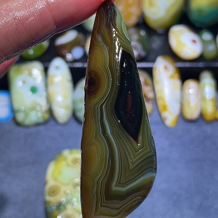 玛瑙/玉髓未镶嵌珠宝奇石