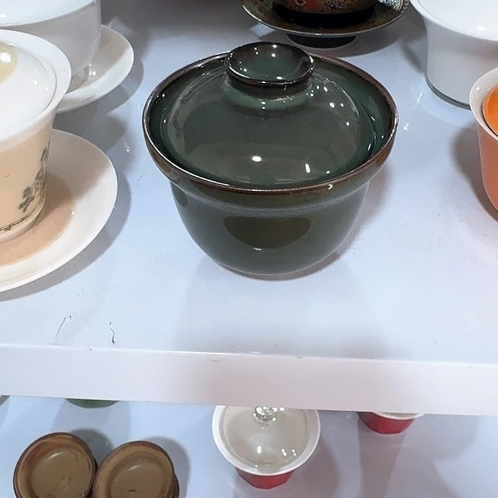 主人杯一个，瓷。。品茗瓷