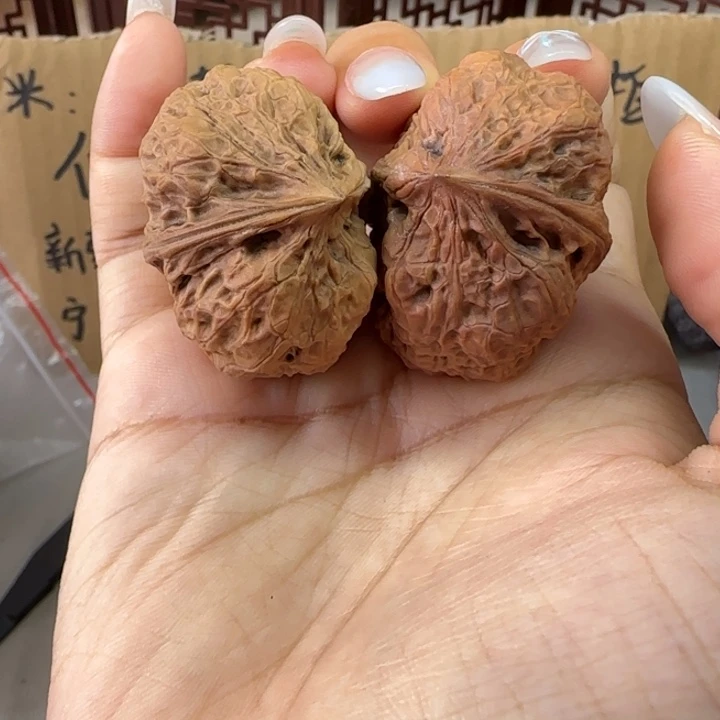 文玩核桃吊坠半壁