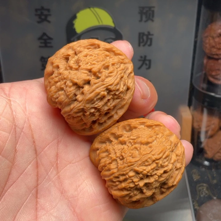 壹****文玩核桃吊坠南疆石40全品色差
