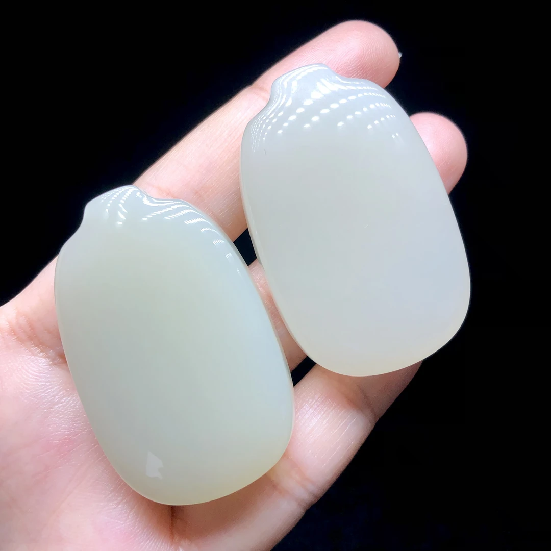 【云上】和田玉吊坠-多样性发其一-45.5×28.5×11mm-DS15560（甄选）