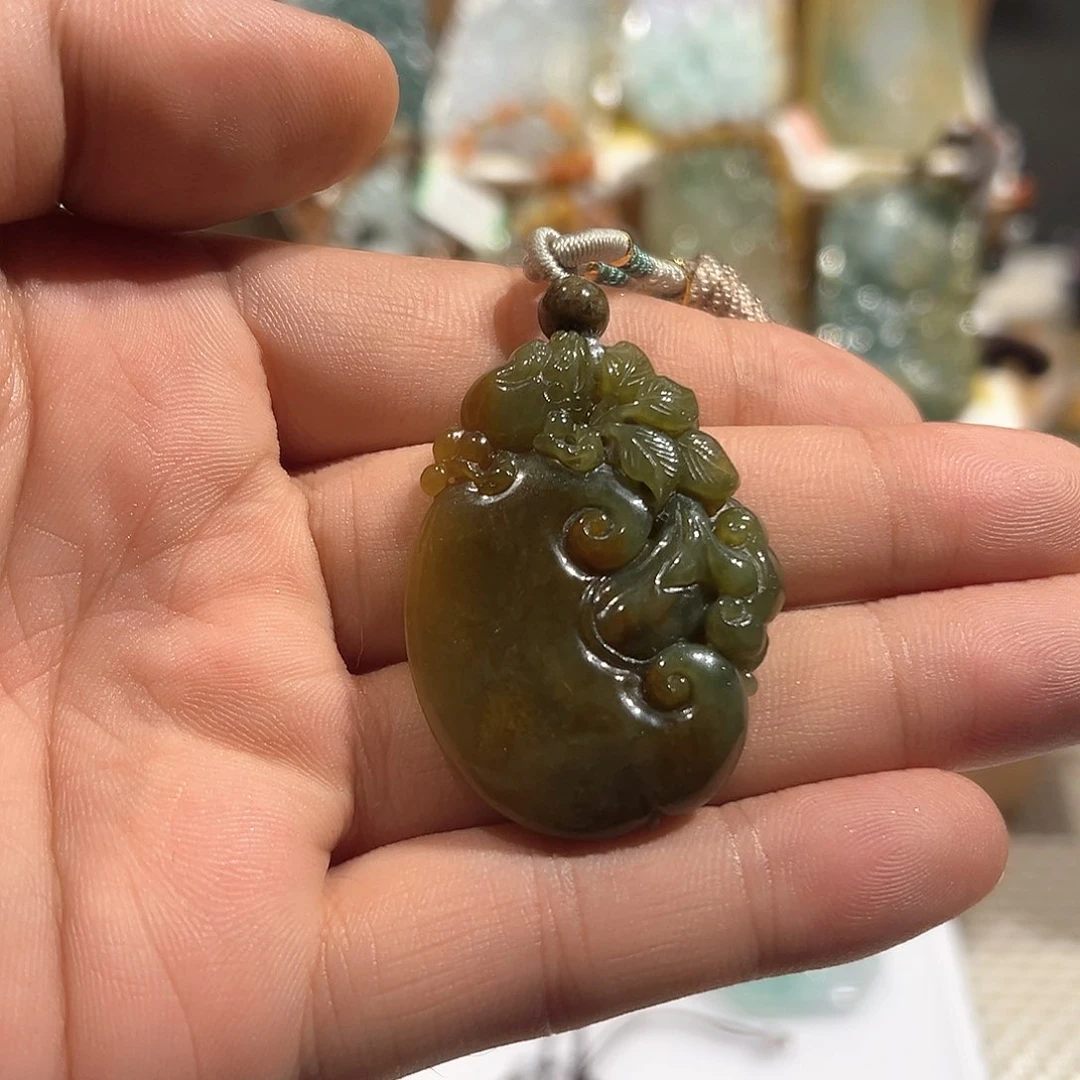 翡翠未镶嵌颈饰挂件