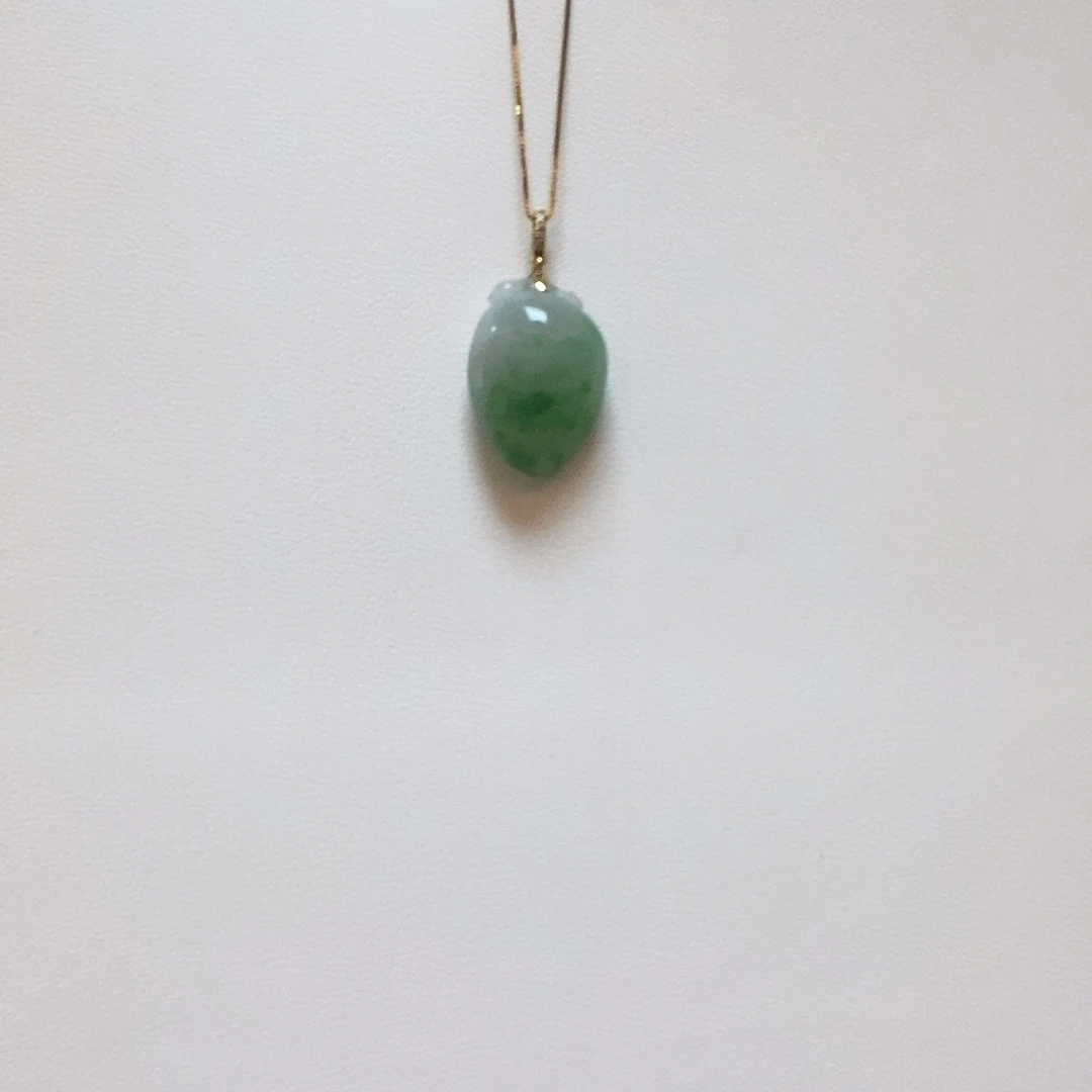 翡翠18K金镶嵌颈饰简单