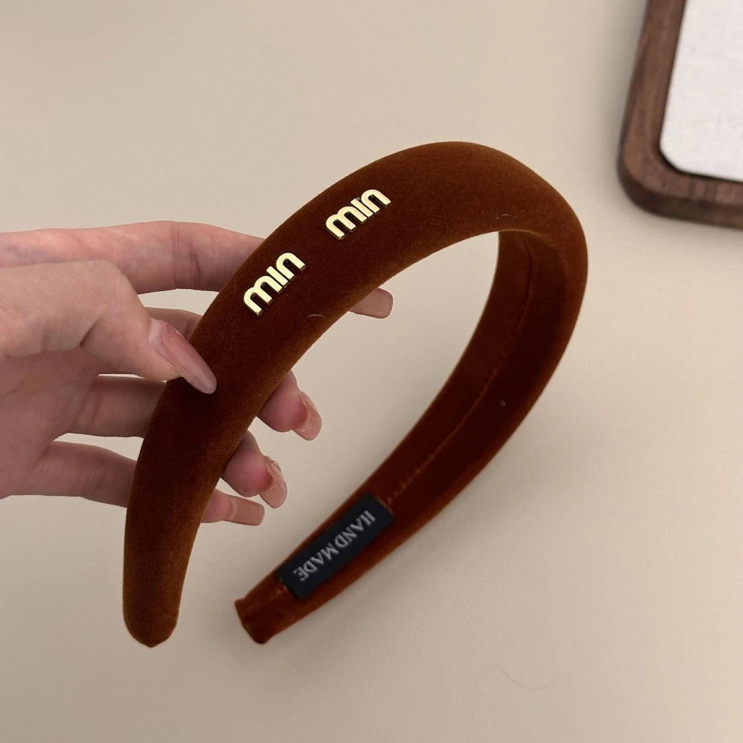 秋冬新款焦糖咖色水钻丝绒发箍min字母法式少女压发头箍发卡发饰