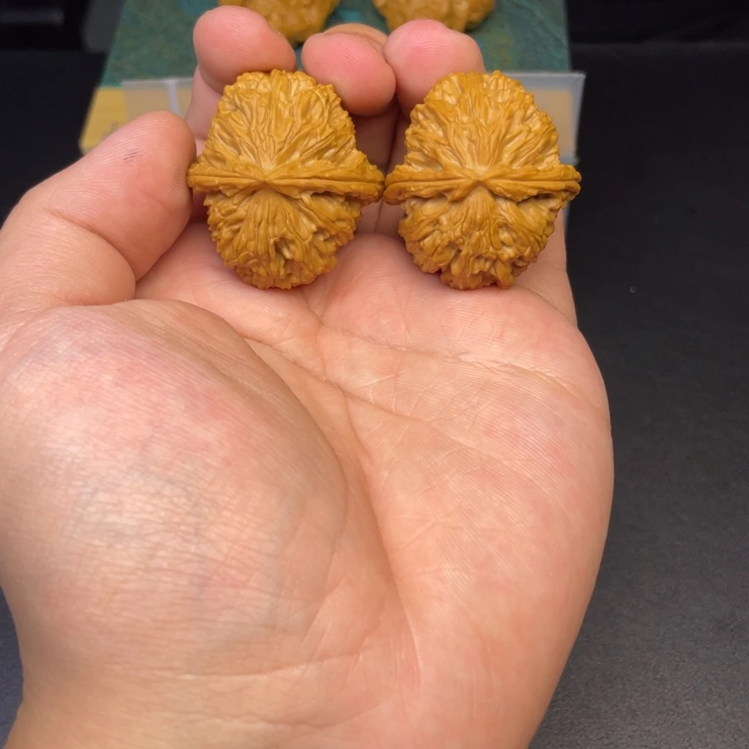 吊坠文玩核桃三角白