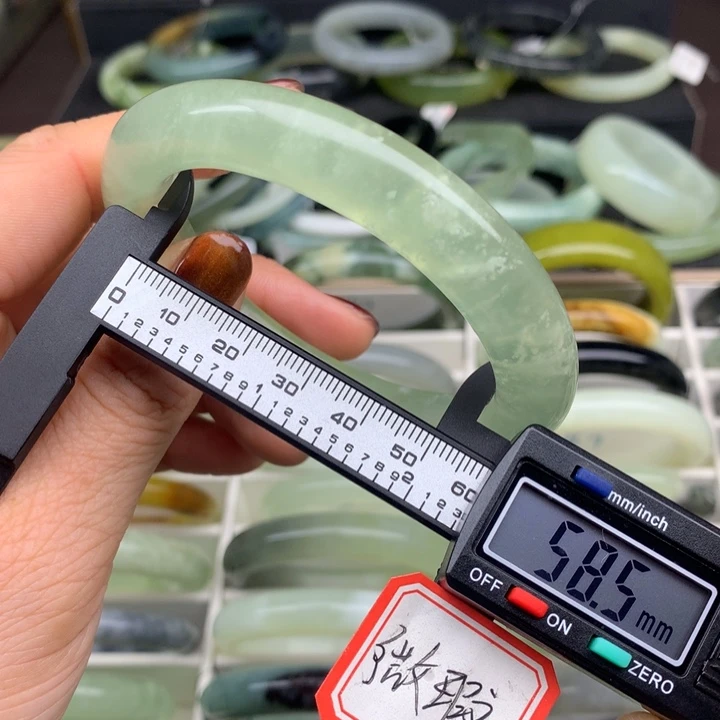 蛇纹石玉未镶嵌手镯739