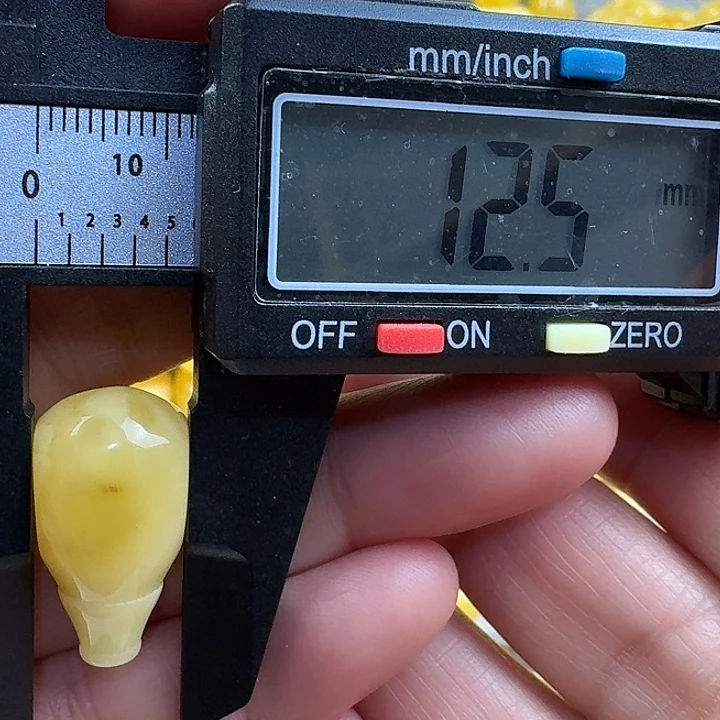 佳***音蜜蜡未镶嵌裸石23杂