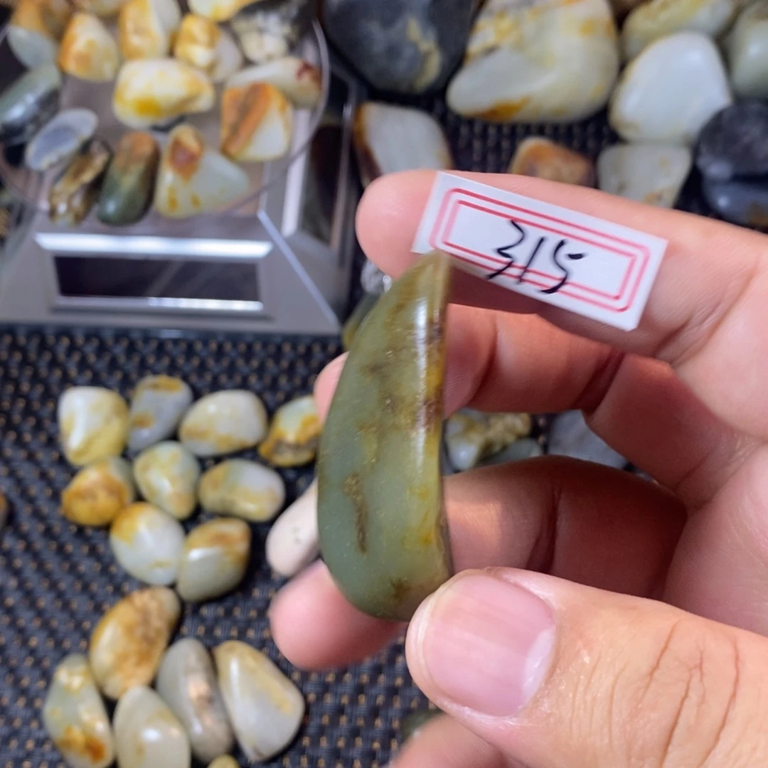 和田玉（糖玉）未镶嵌挂件