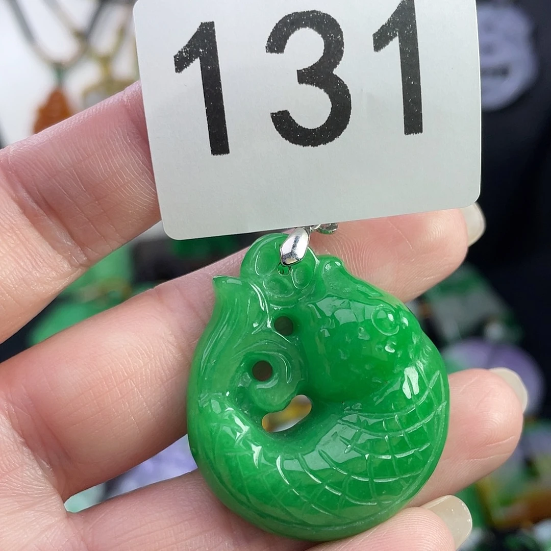 翡翠未镶嵌吊坠(赠链)