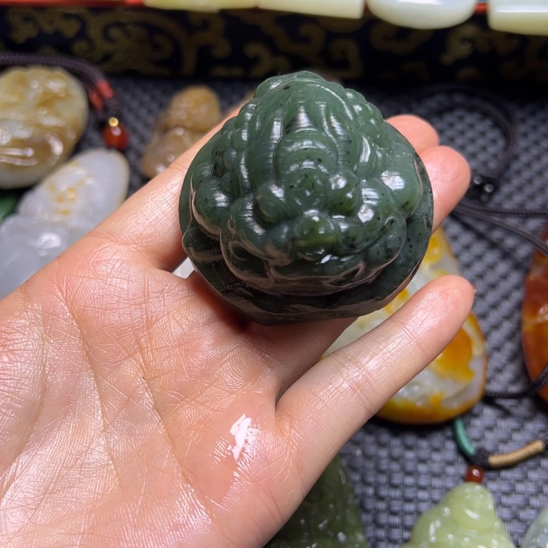 和田玉未镶嵌把件