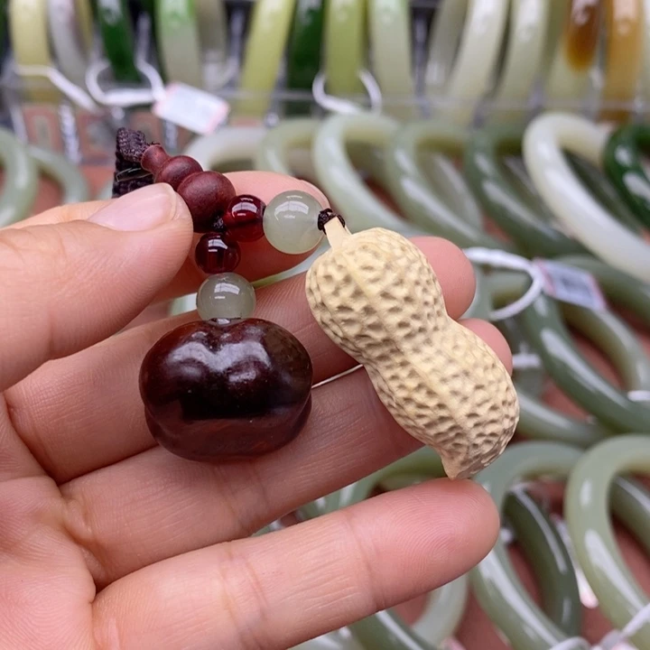 蒋***妞和田玉未镶嵌挂件