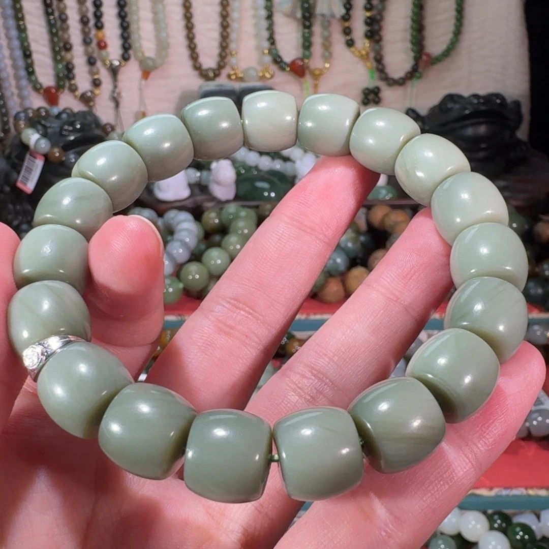 W***叶和田玉未镶嵌手链