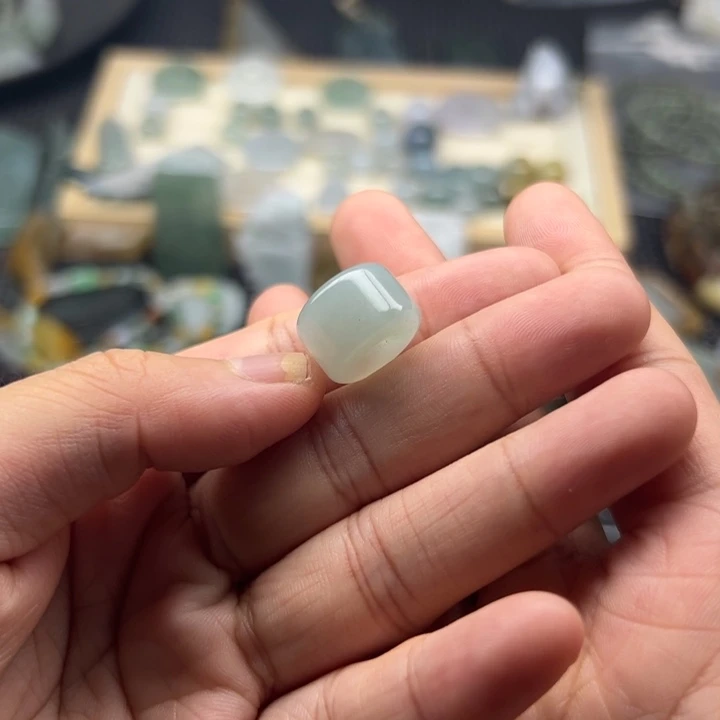 翡翠未镶嵌颈饰珠子