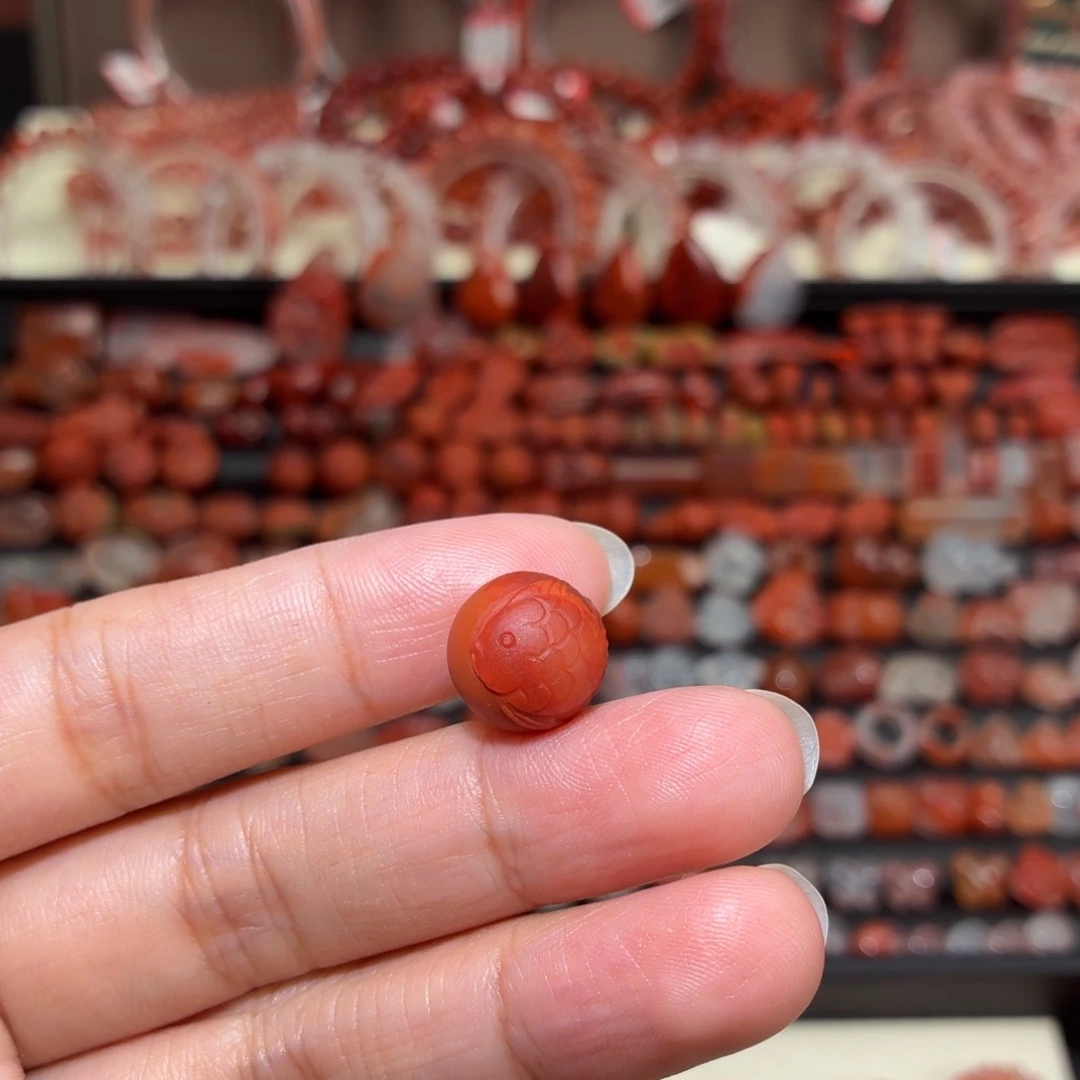 秋***叶南红玛瑙合金颈饰雕刻单珠12+