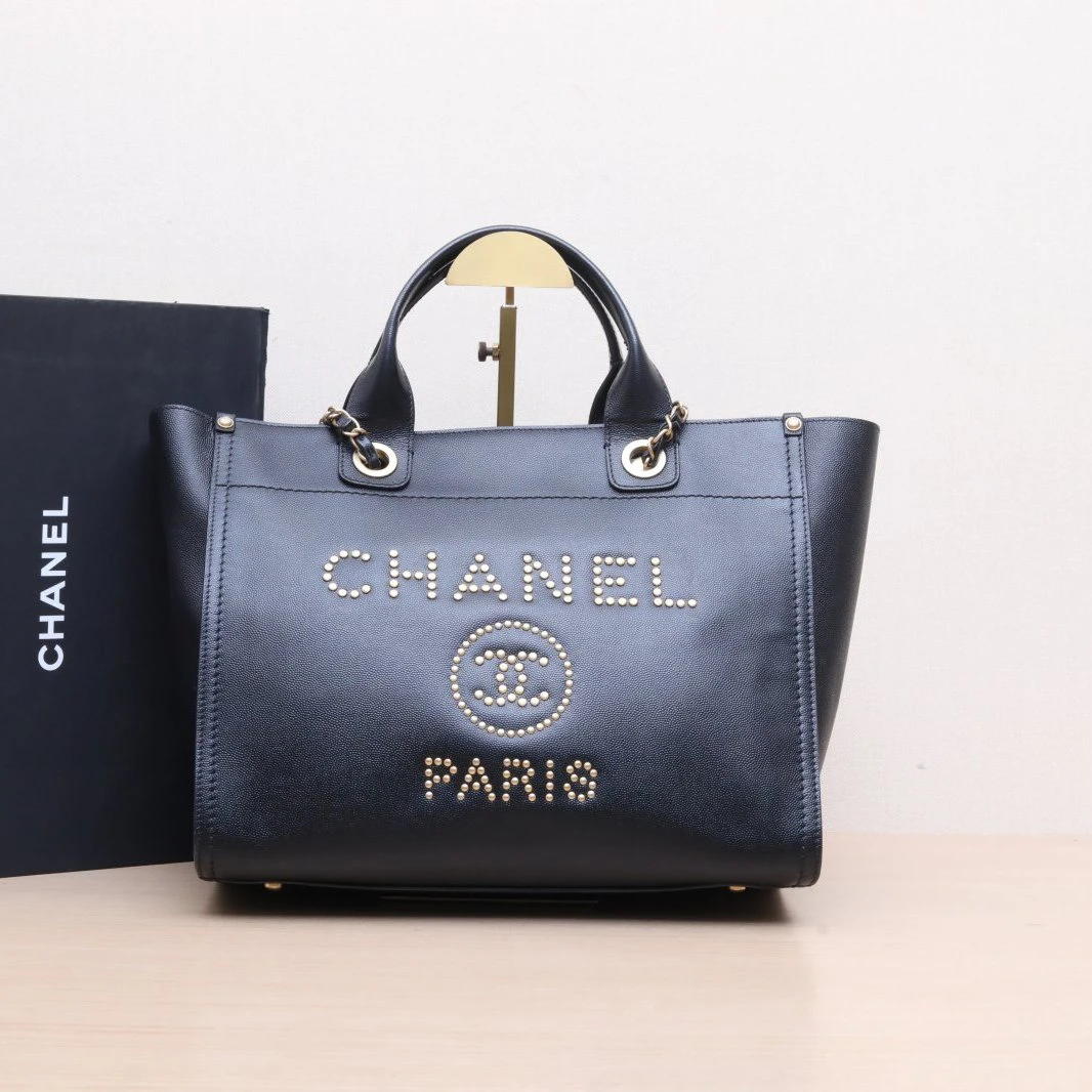 95新 Chanel/香奈儿 活动黑黑 沙滩包 全皮铆钉版 小号 26开 包