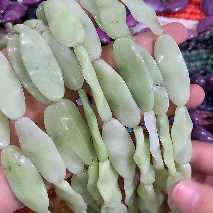 一条袖玉异形荷叶