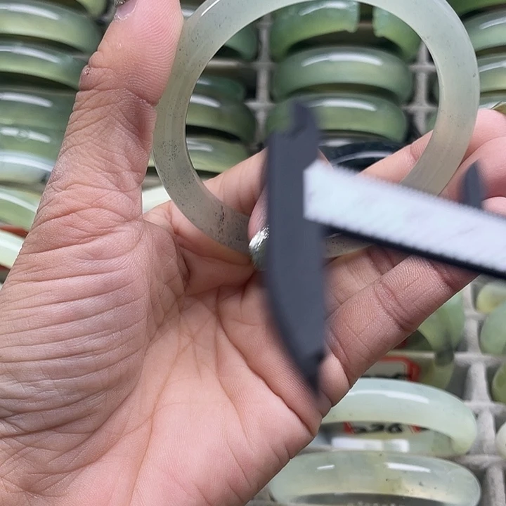 蛇纹石玉未镶嵌手镯211