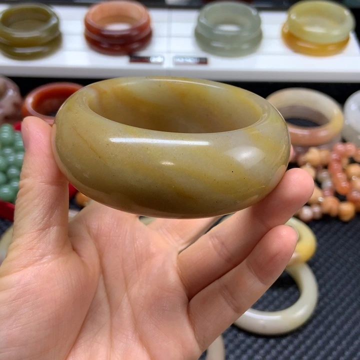 未镶嵌手镯石英质玉