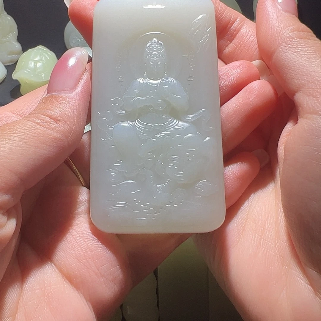 杨***N和田玉未镶嵌颈饰