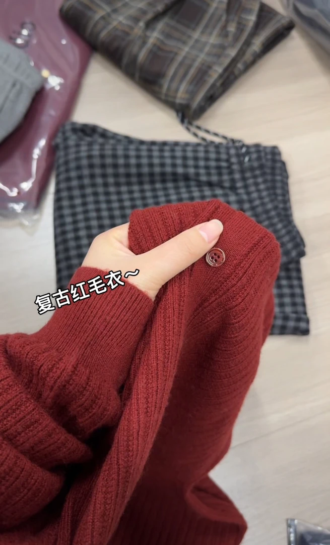 米蓝家名殿好品质复古红毛衣开衫199