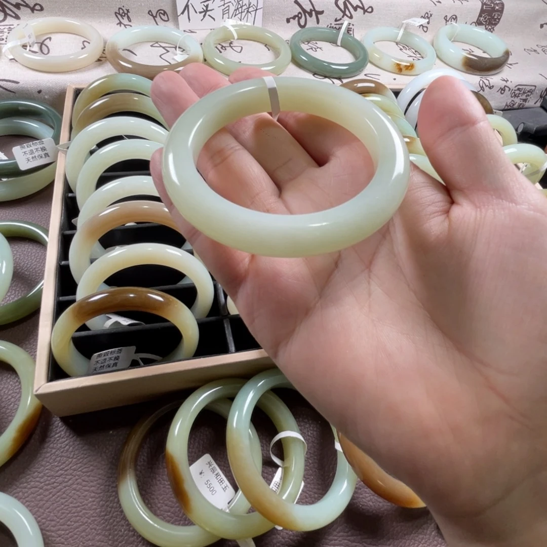 和田玉未镶嵌手镯