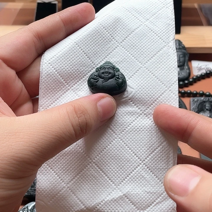 翡翠未镶嵌颈饰财神