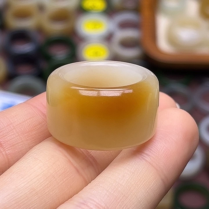 和田玉未镶嵌戒指17.9金山一口糖