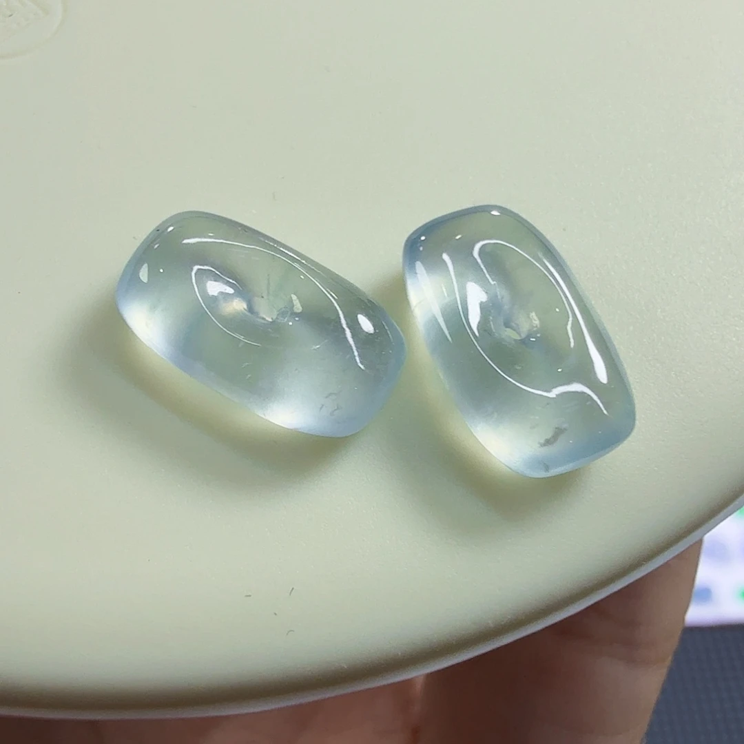 翡翠未镶嵌颈饰方扣一对