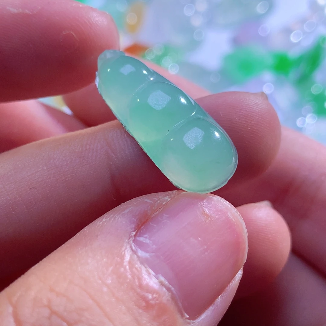 翡翠未镶嵌颈饰缅甸