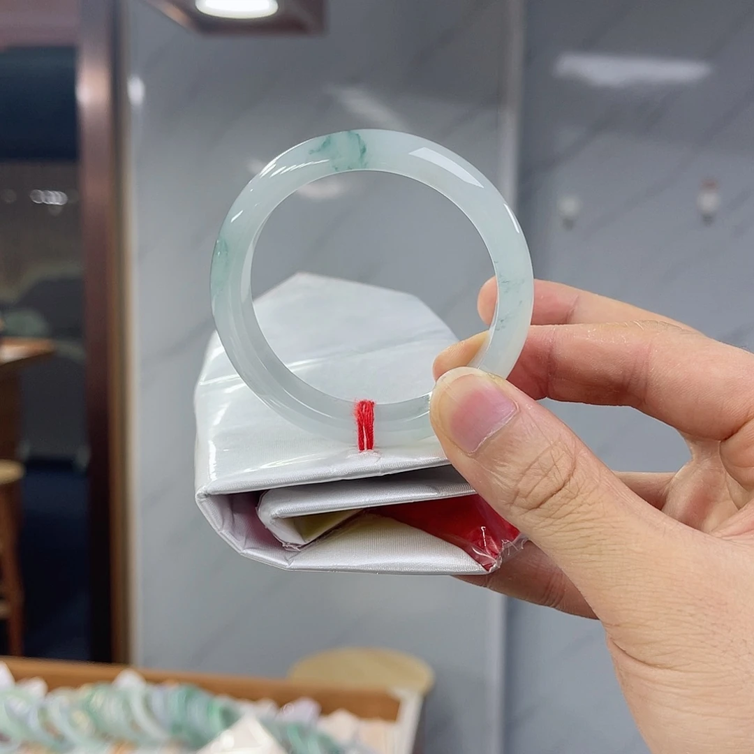 翡翠手镯未镶嵌我**女纯天然缅甸翡翠A货