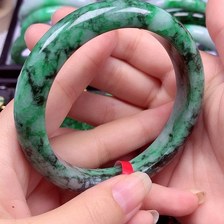 翡翠手镯未镶嵌翡翠手镯